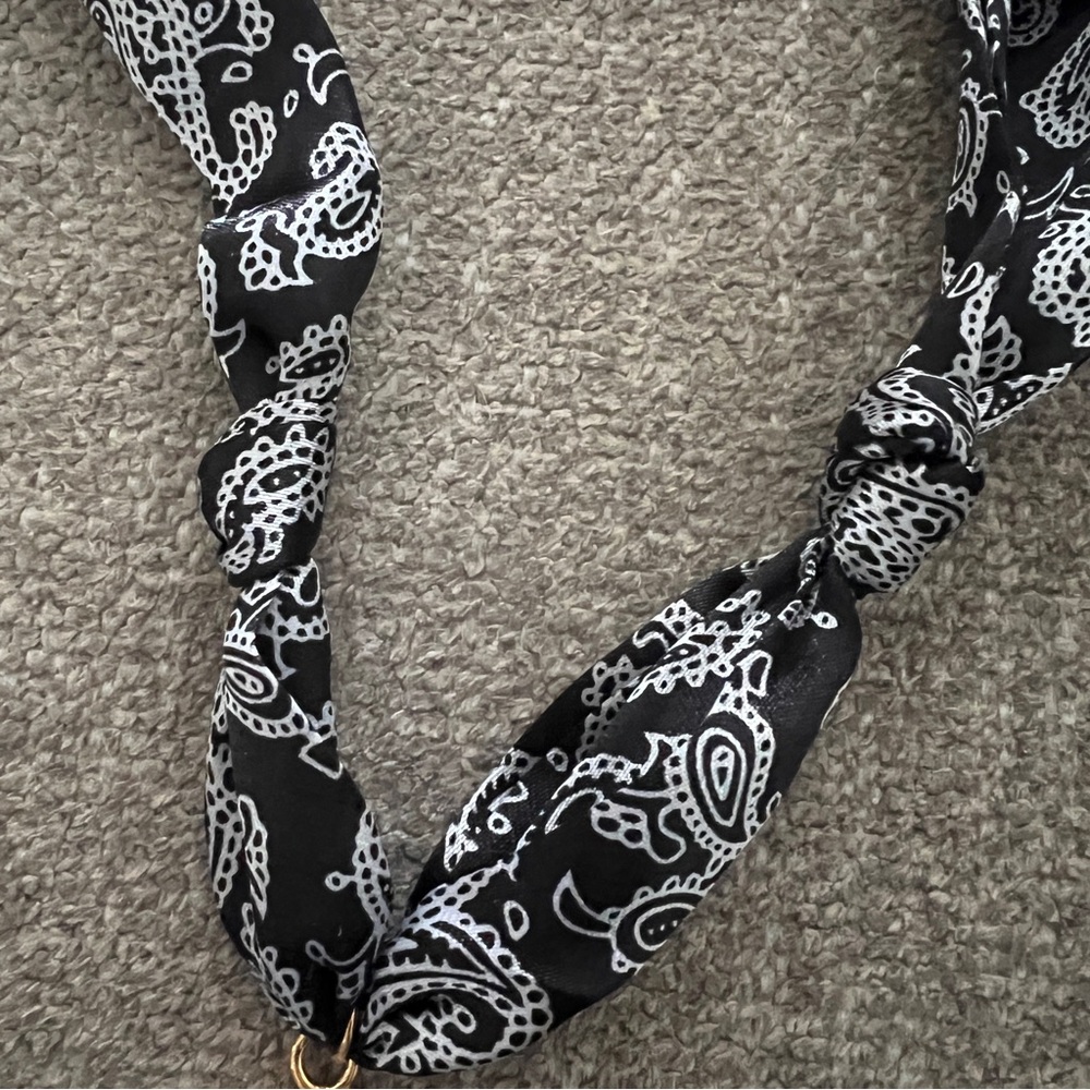 Western Bandana Horseshoe Adjustable Choker Necklace - Picture 3 of 4